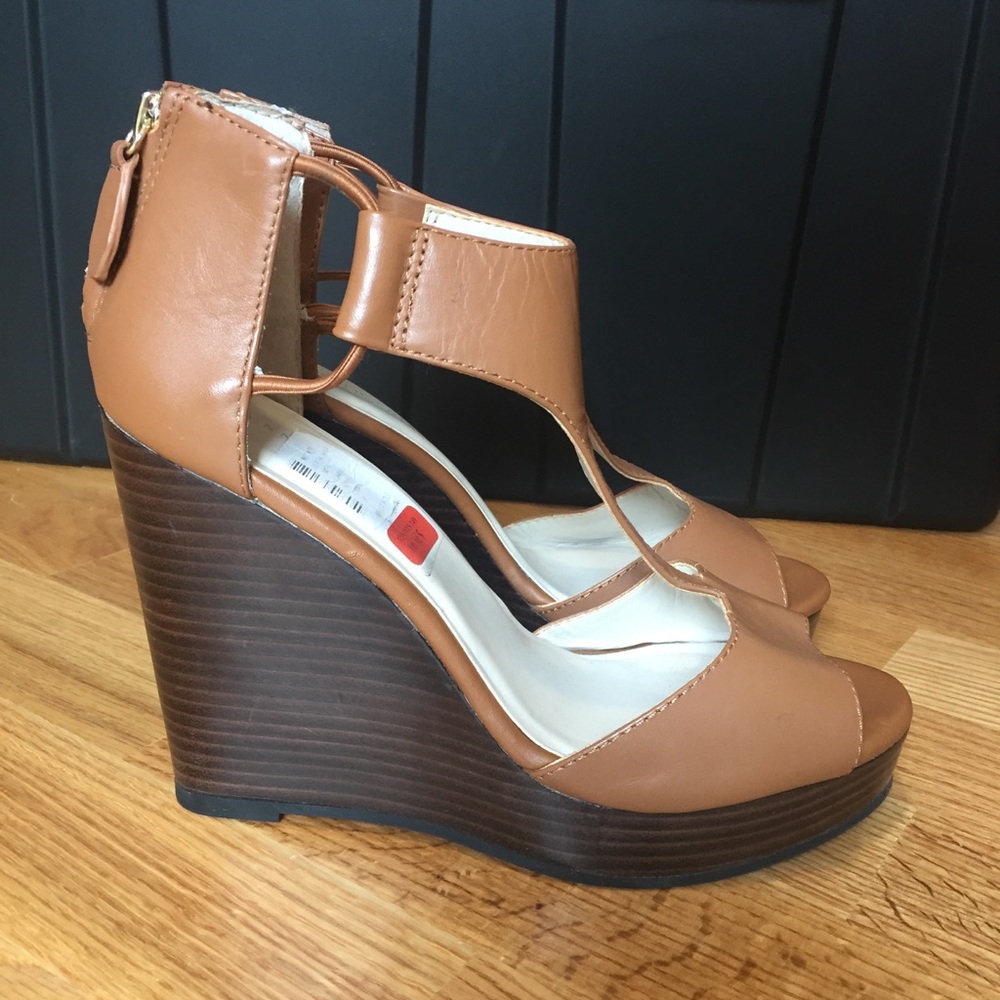 NWT Kenneth Cole Hayley Camel Wedge Heels Sz 9